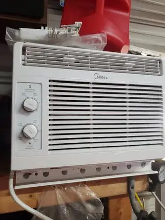 MIDEA 5000BTU Window Unit