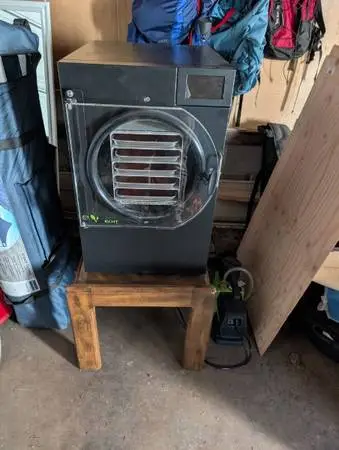 Harvest Right Freeze Dryer (M) - 5 Treys