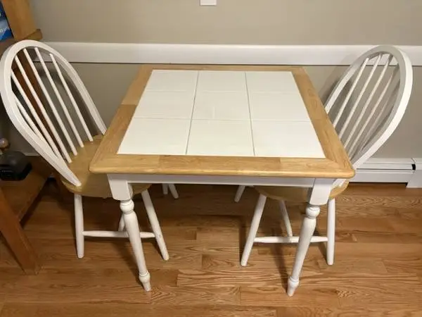 Kitchen Table w/chairs