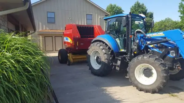 New Holland Roll Belt 560 Specialty Crop Baler