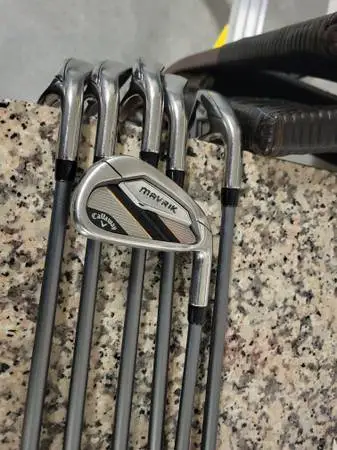 Callaway Mavrik irons 6- a wedge reg flex Graphite shafts nice grips g
