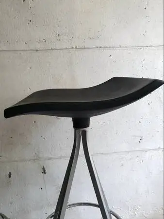Mobles 114 Counter Stool / Bar Stool - Jorge Pensi Design