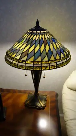Quality Tiffany Style Art Nouveau Stained Table Lamp