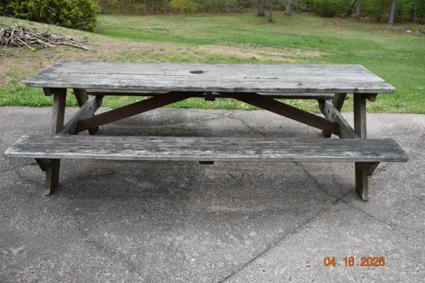 PICNIC TABLE