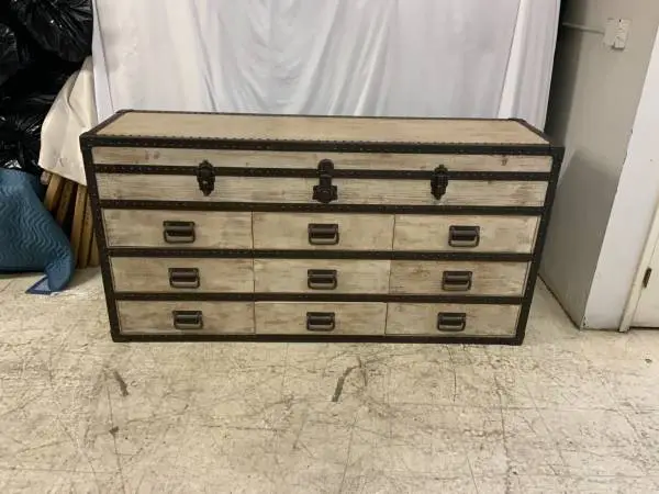 Dresser
