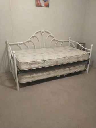 Trundle bed
