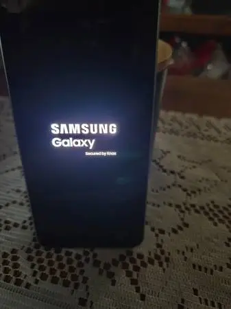 Samsung Galaxy S25 (like new)