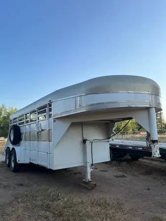 Gooeseneck 16ft Livestock Trailer
