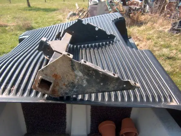 HEAVY DUTY FRAME MOUNT HITCH.