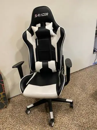 Gaming Chair - minimal farts