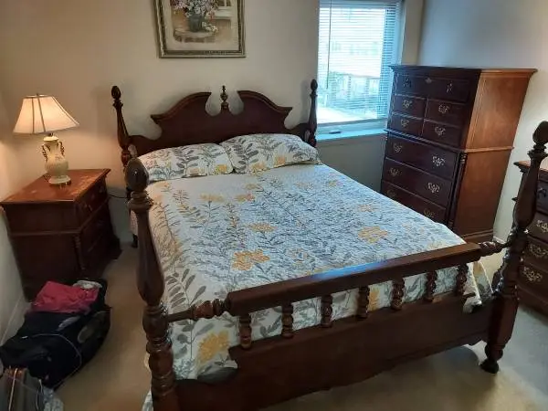 Bedroom set, queen or full
