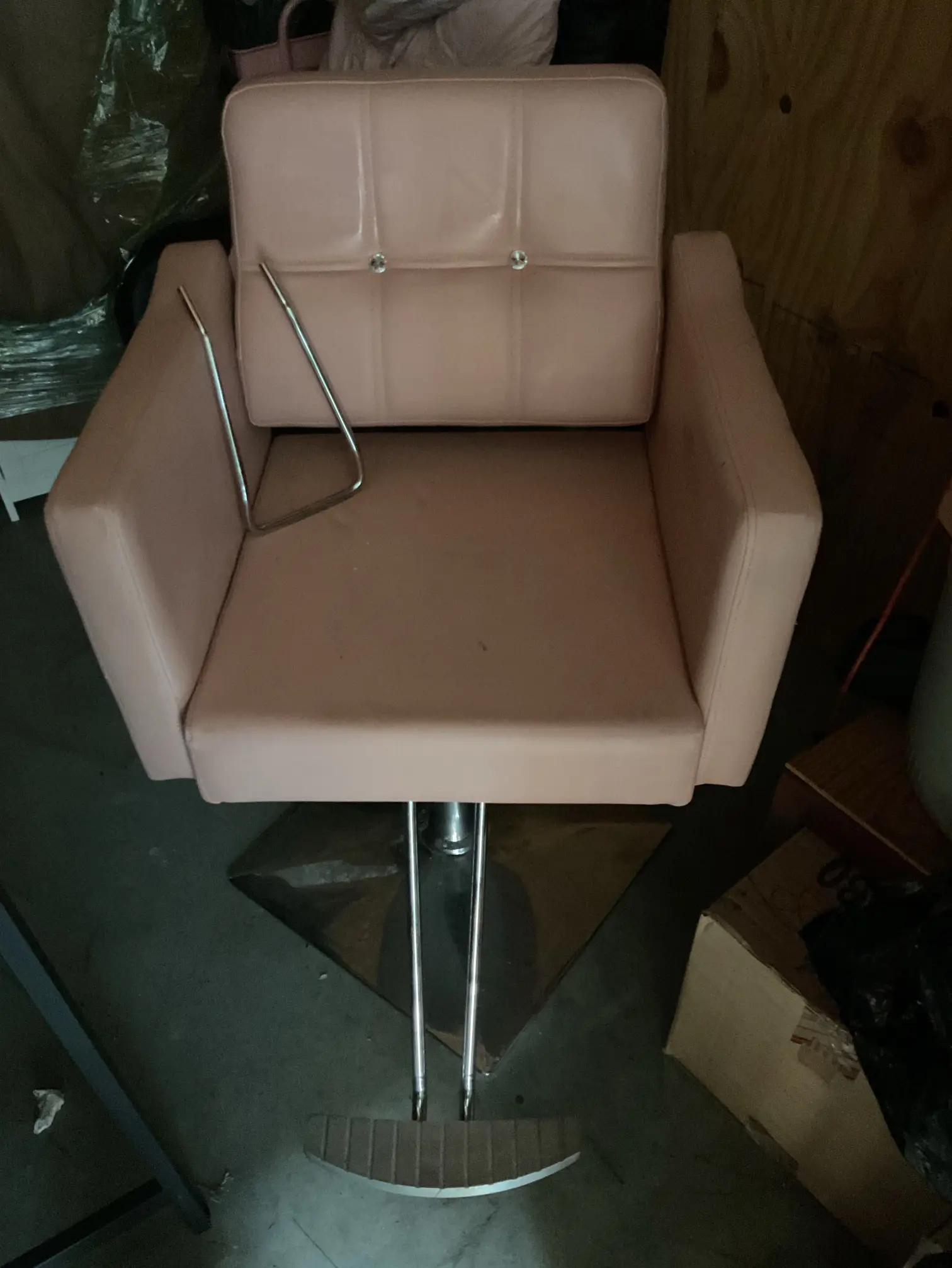💗 Pink Salon / Styling Chair — Great Condition — $120 (Will Negotiate)
