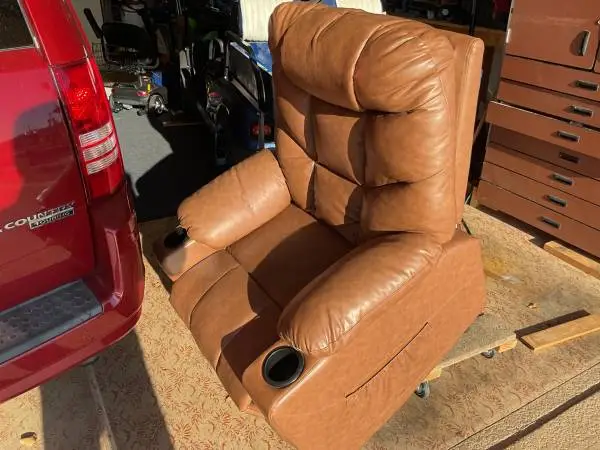 RECLINER CHAIR