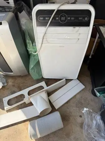 Insignia NS-AC12PWH9 air conditioner, dehumidifier, and fan