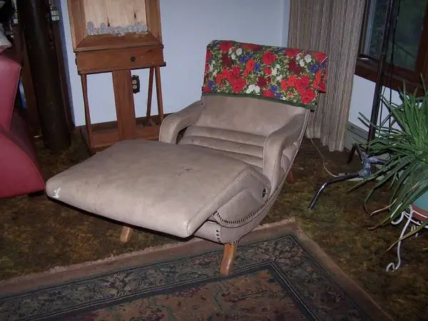 Vintage MCM Vinyl Contour Lounge Chair/3-Speed Vibrating