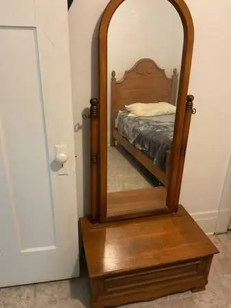 Mirrored bedroom storage dresser