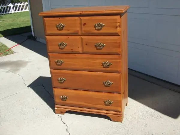 Clean 5 drawer dresser