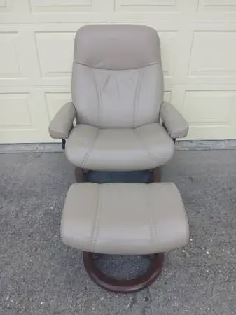 EKORNES STRESSLESS RECLINER AND OTTOMAN