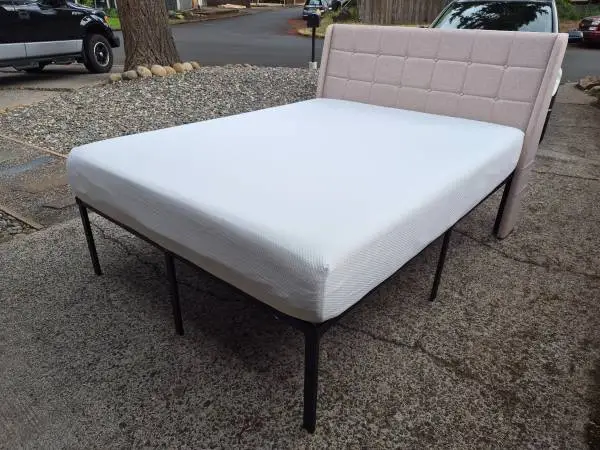 ⭐Complete QUEEN Platform Bed SET-Like New Condition!