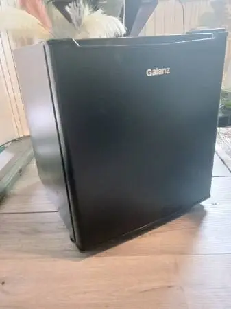 Galanz 1.7 Cu Ft mini fridge