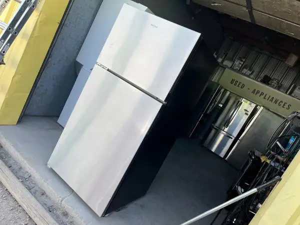 Whirlpool refrigerator with icemaker stainless steel
