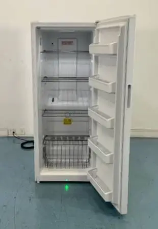 ABS Commercial / Industrial Freezer ----17 cu ft
