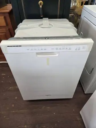 White Whirlpool dishwasher has been tested works great in very good condition it
