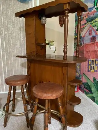 Wood bar and two stools