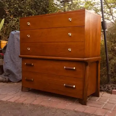 Exceptional c1960 Mid Century Modern walnut 5dr Dresser/Extraordinary