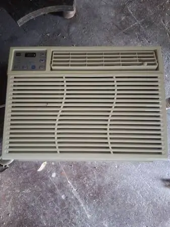 AIR CONDITIONER. 10,0000 BTU