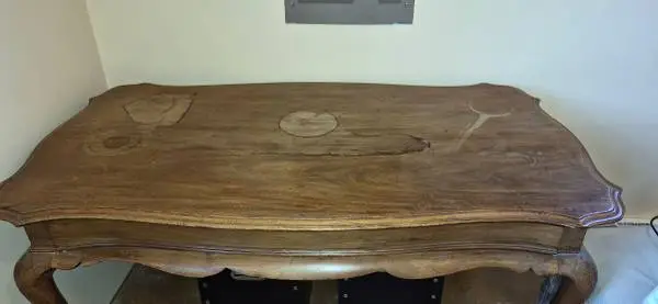 Wooden table with scalloped edges