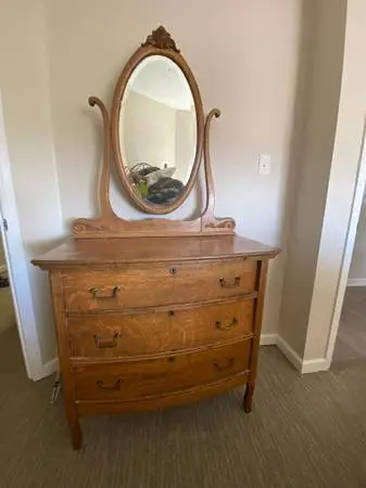 Mixed Antiques & Furniture