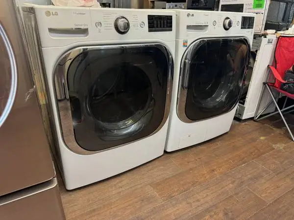 Square set front load washer and dryer