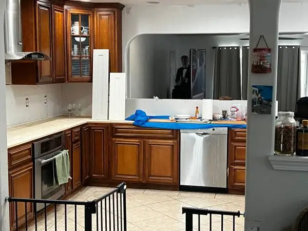 Kitchen cabinets (good condition)