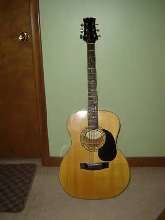 Mitchell MO-100S/PK solid spruce top orchestra sized guitar