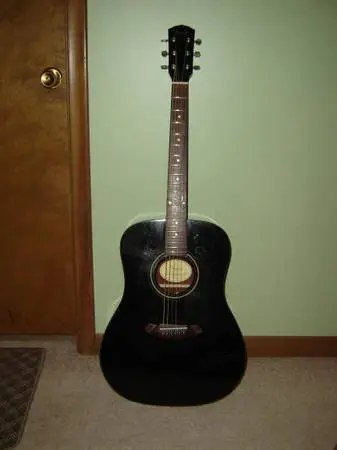 Fender CD60 BLK dreadnought with a gig bag