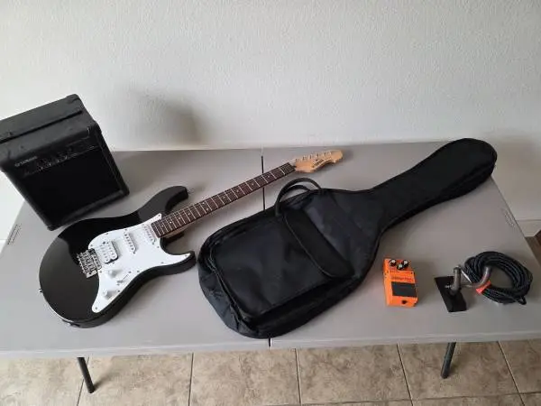 Yamaha EG 211C Guitar