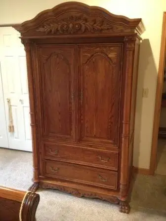 Armoire Bentwood