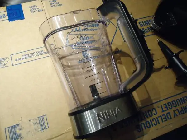 * Ninja 2.1 liter blender container only with 2 chopping blades