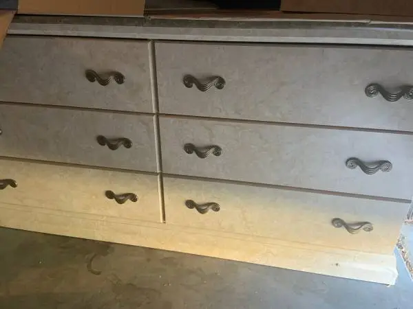 Dresser set