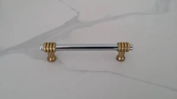CABINET PULLS/HANDLES