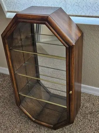 Curio cabinet wall hung