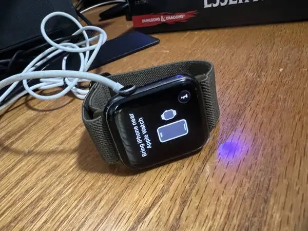 Apple Watch Series 6 (GPS, 44mm) - Space Gray Aluminum Case