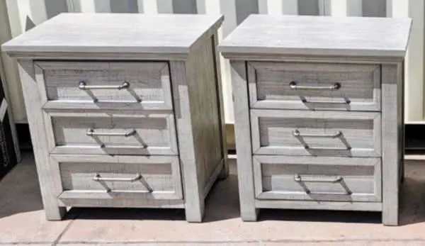 ****2 - Matching Nightstands *****