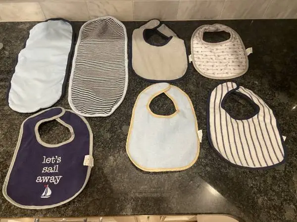 Luvable Friends Bibs and Burp Cloths Set $7