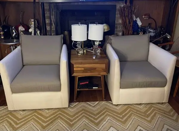 2 ROOM AND BOARD SWIVEL LOUNGE CHAIRS ( Set )