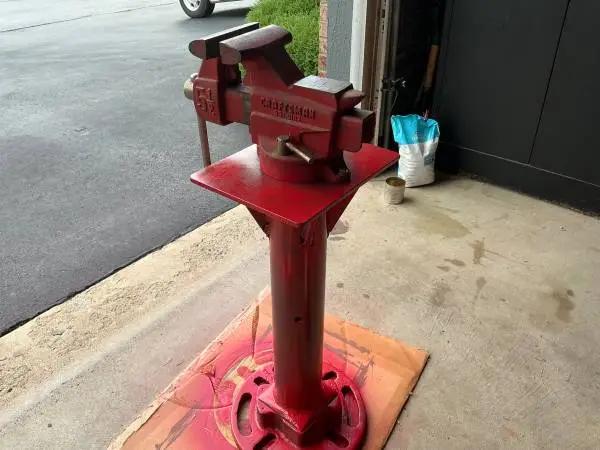Craftsman 5 1/2 inch wide heavy duty, vise