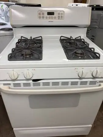 GAS White Hotpoint Stove