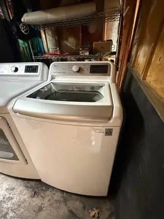 LG heavy duty washer and electric dryer set good shape