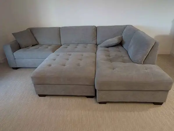 Thomasville Miles Fabric Sectional with Storage Ottoman – Grey